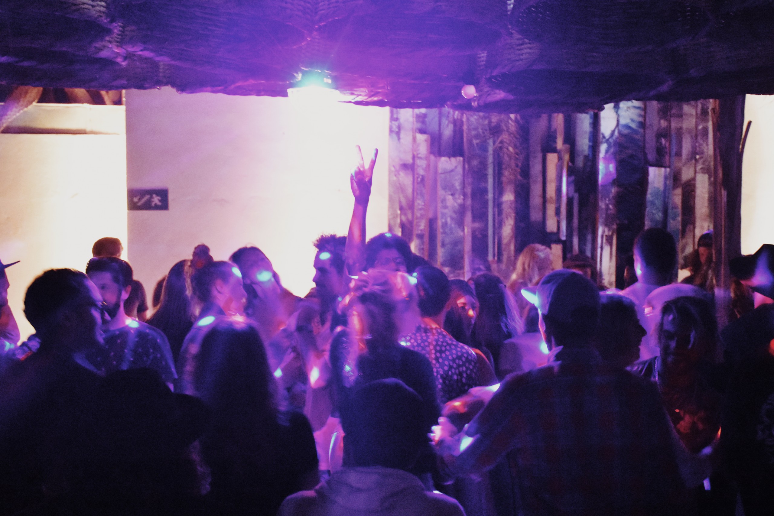 dancefloor party surf maroc amouage